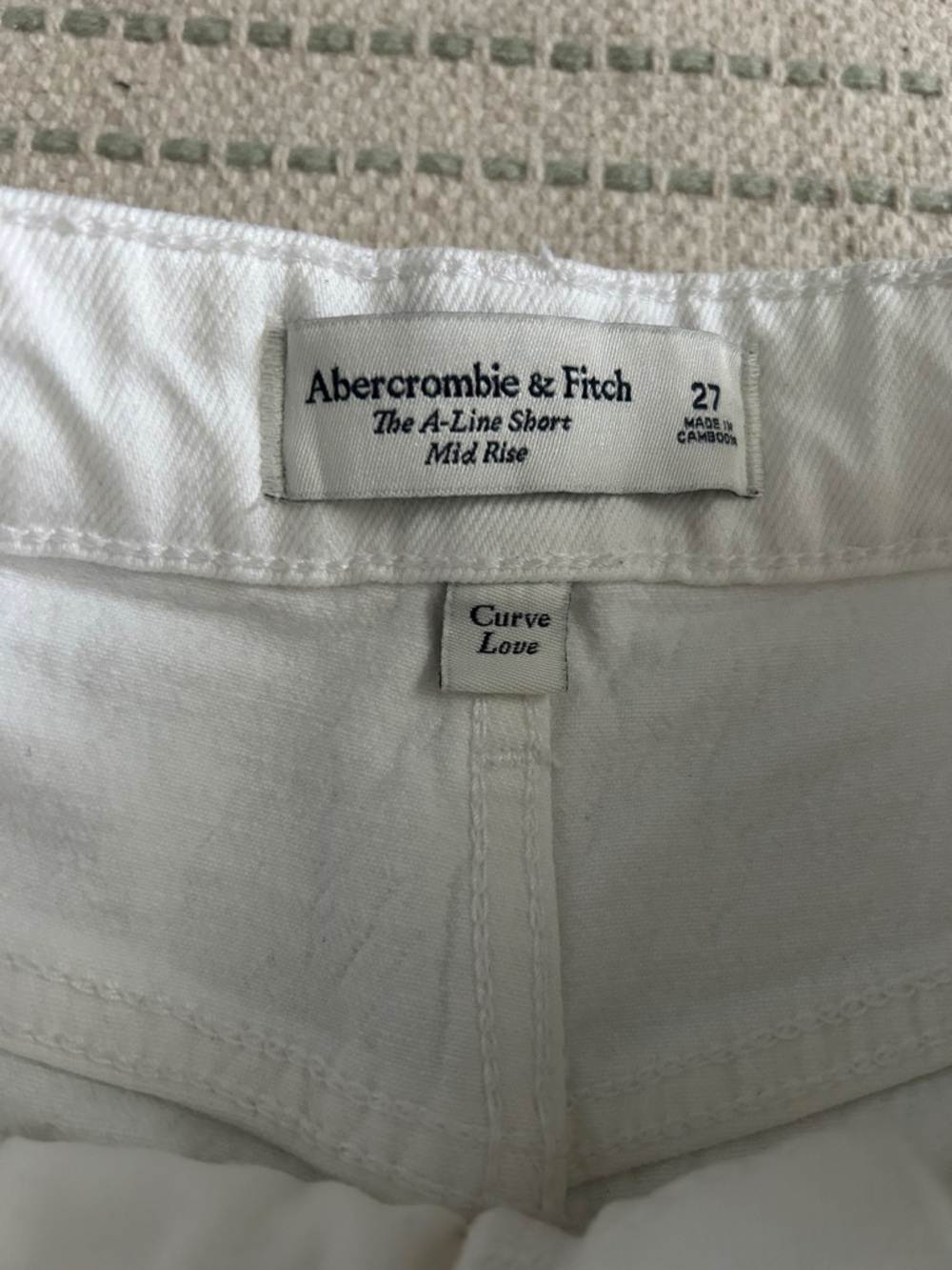 Abercrombie & Fitch White Denim Mid Rise A line Short - Picture 2 of 3